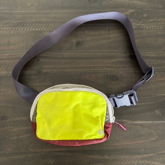 lululemon athletica Handbags - Lululemon Everywhere Belt Bag 1L Fluorescent Green Neon Lime Rare Activewear
